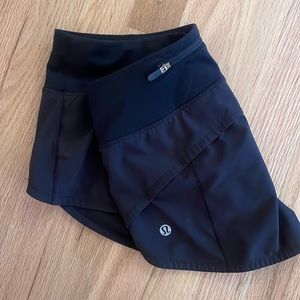 Lululemon hottie hot 2.5 inch shorts size 2